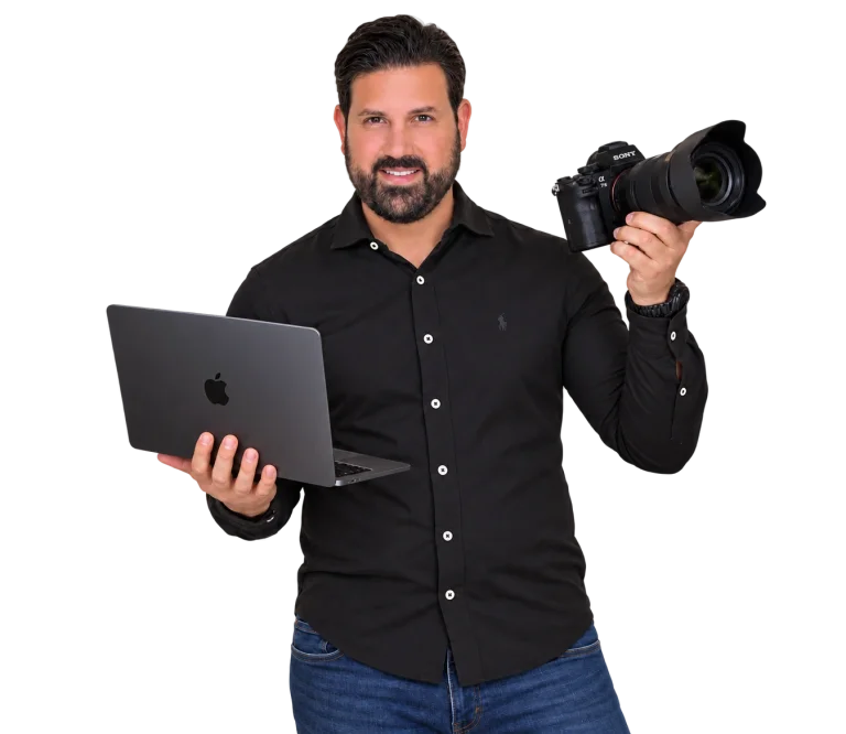 Andrea Daniele Picardi von Picline in Zug mit Kamera und Laptop