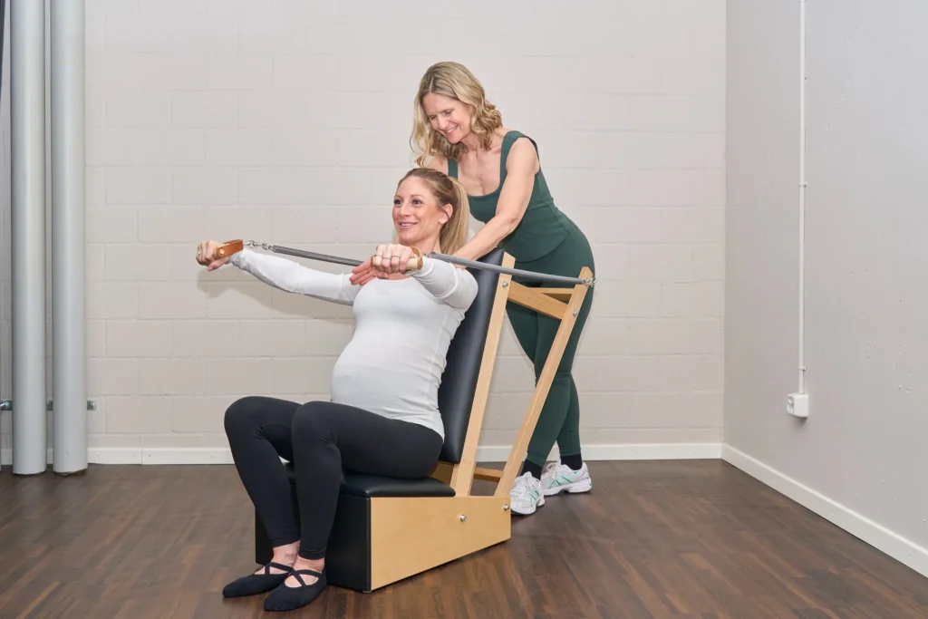 Fotografie im Pilates-Studio in Zürich: Einzeltraining mit persönlicher Anleitung am Gerät