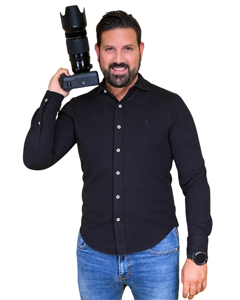 Fotograf Zug: Andrea Daniele Picardi von Picline mit Kamera auf der Schulter